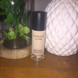 bareMinerals BARE PRO Foundation